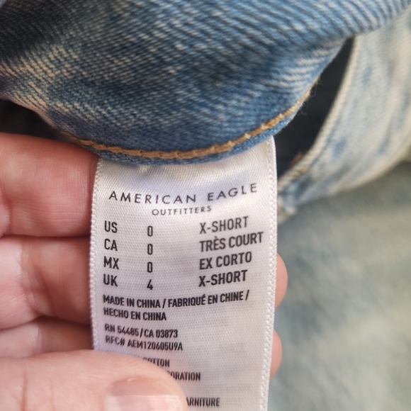 AMERICAN EAGLE MOM JEANS LIGHT WASH - Picture 7 of 16